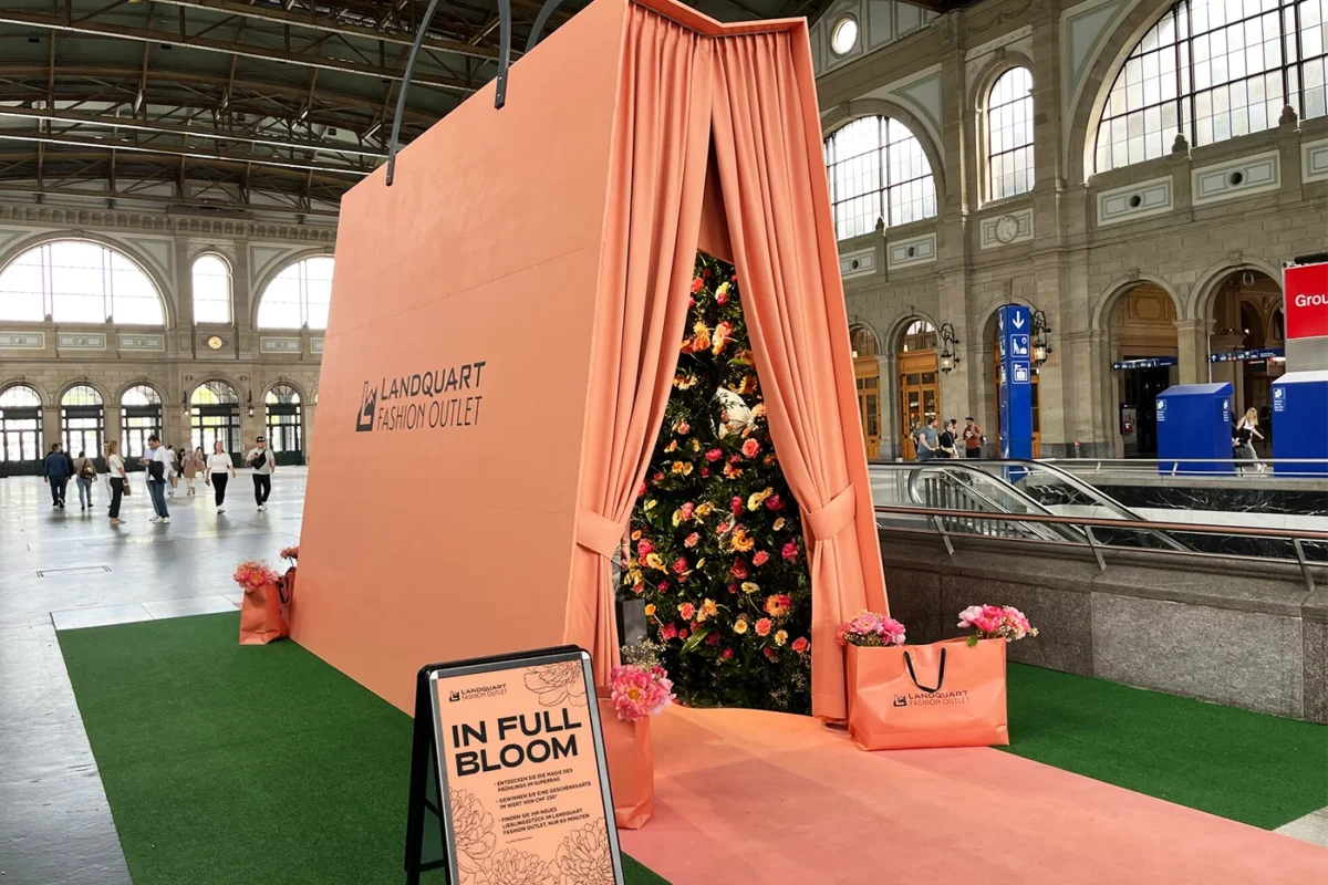 LFO-Spring Campaign Superbag, Zürich Hauptbahnhof, hplus gmbh, Messebau
