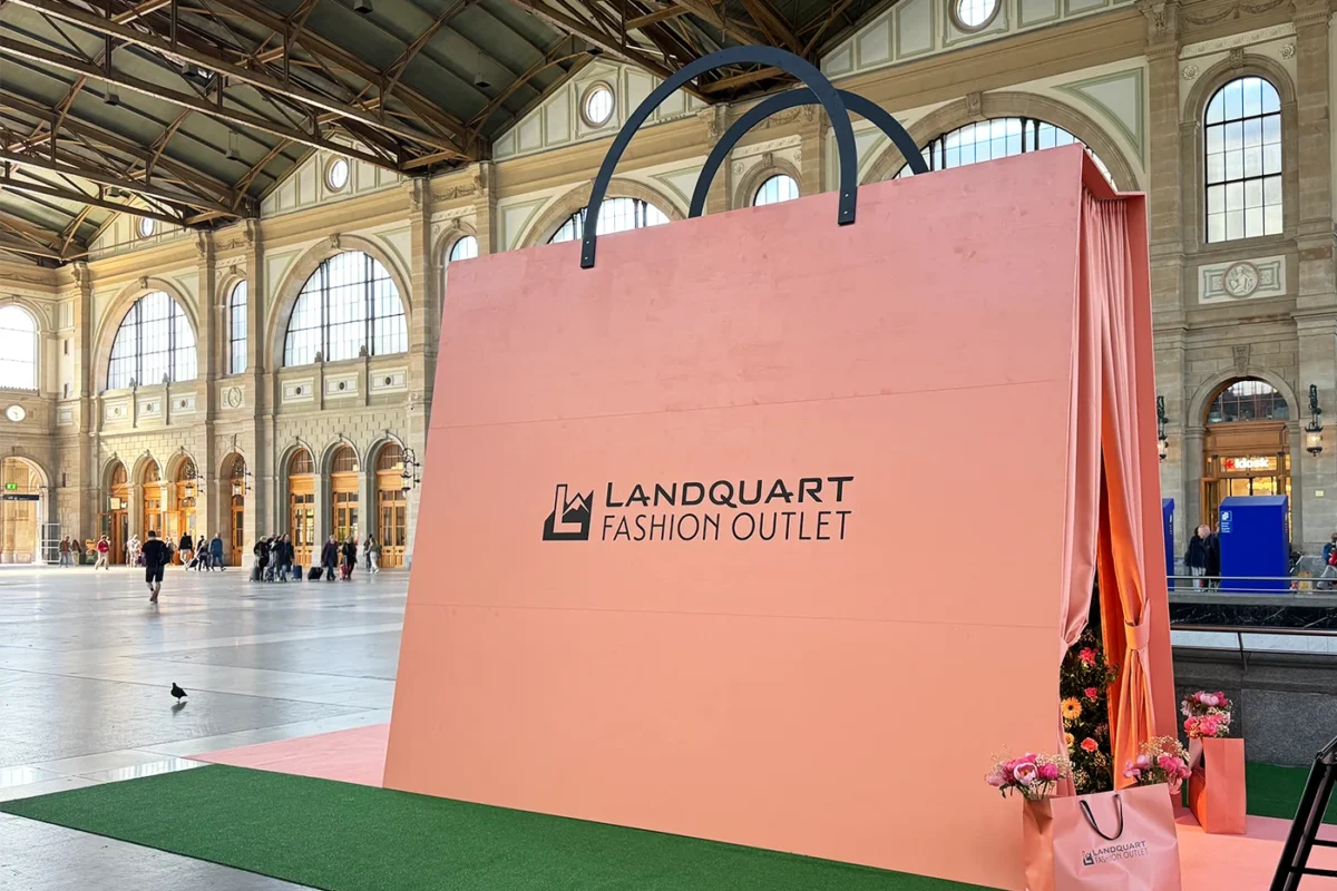 LFO-Spring Campaign Superbag, Zürich Hauptbahnhof, hplus gmbh, Messebau